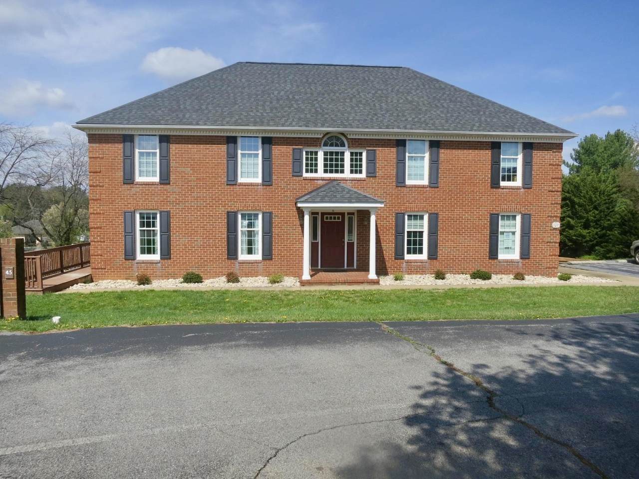 45 Stoneridge Dr - Photo 1