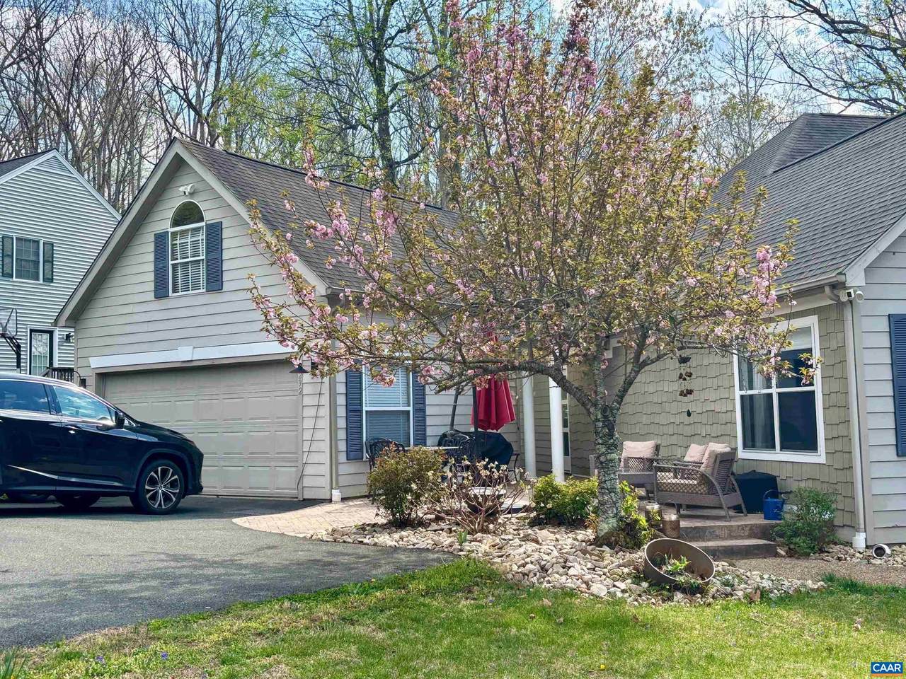 292 Blackthorn Ln - Photo 1