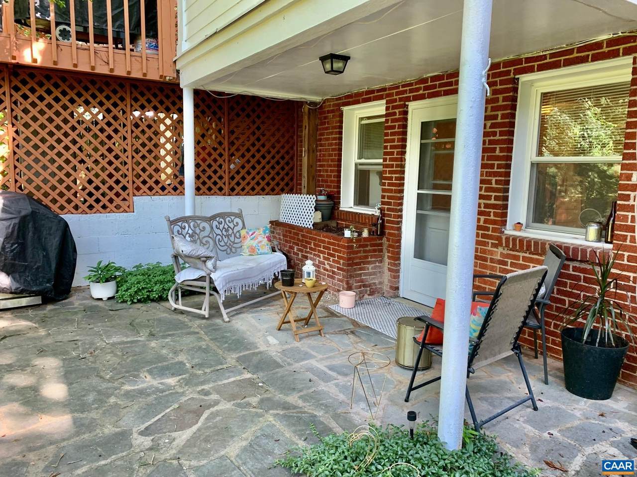 714 Lyons Ave - Photo 1