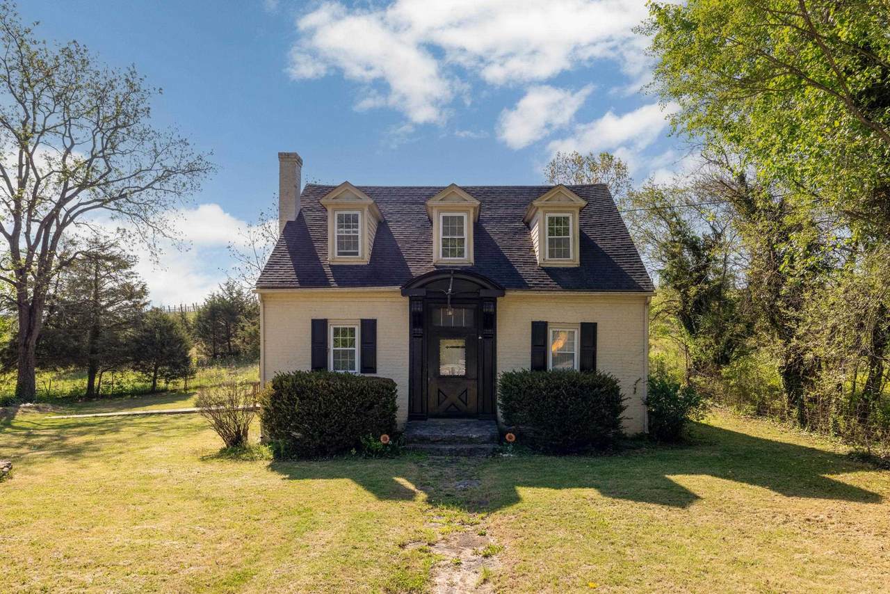 1533 Lee Hwy - Photo 1