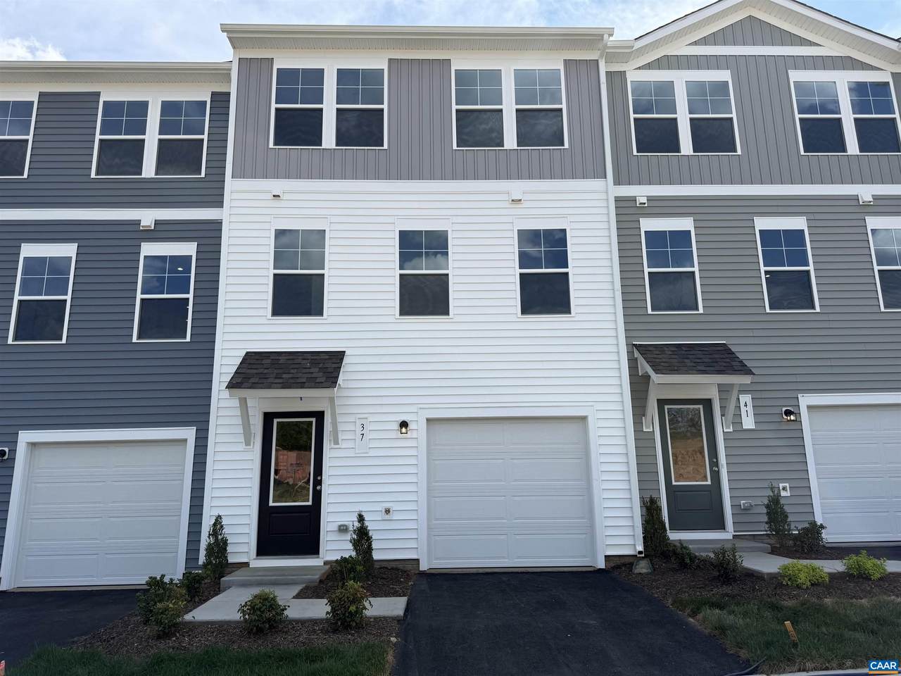 37 Laurin St - Photo 1