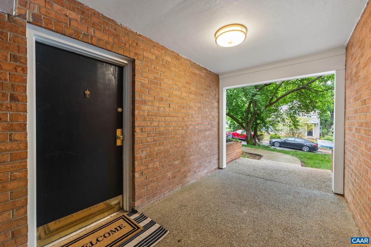1800 Jefferson Park Ave - Photo 1