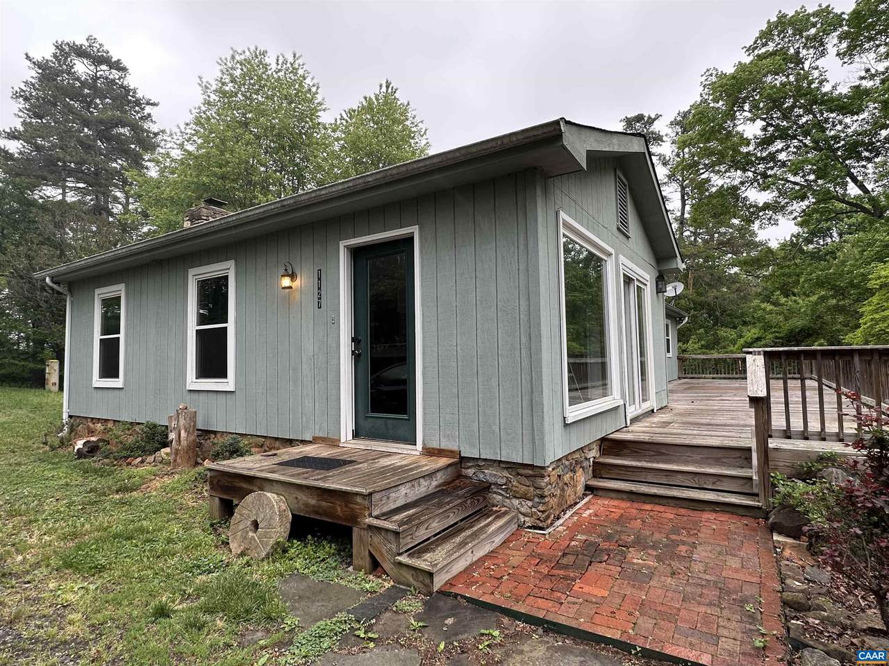 1127 Round Hill Dr - Photo 1