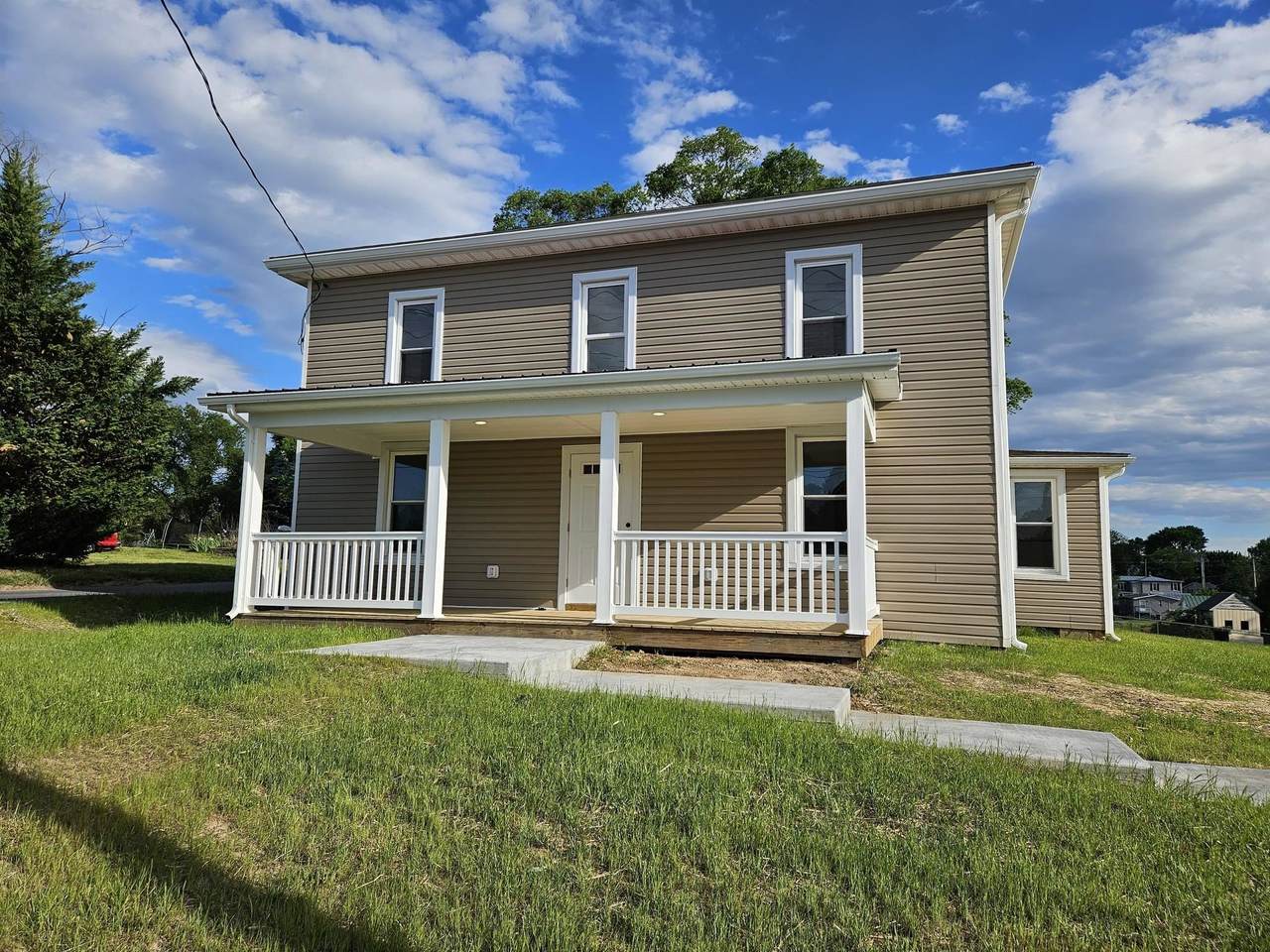 806 Junior Ave - Photo 1