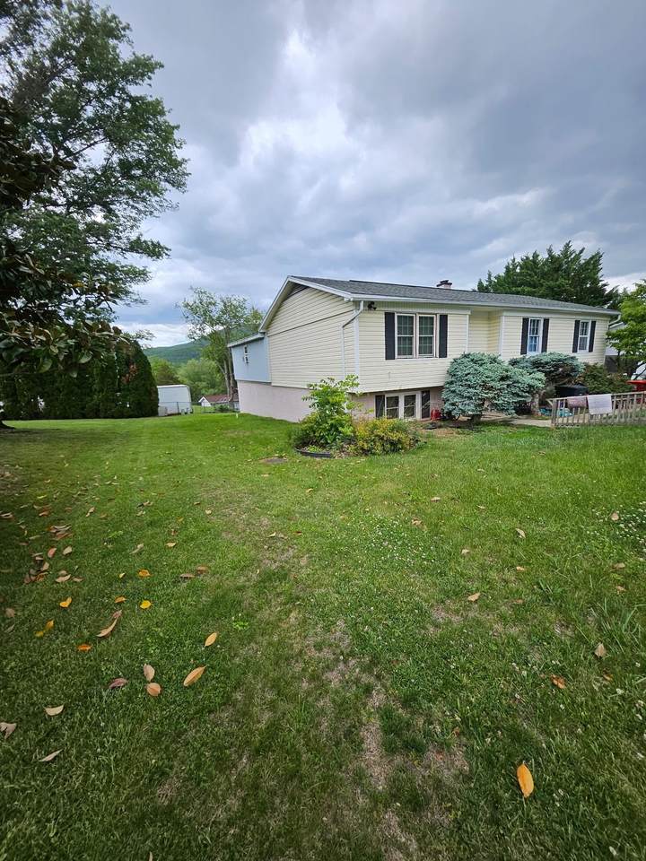 6140 Donnagail Dr - Photo 1