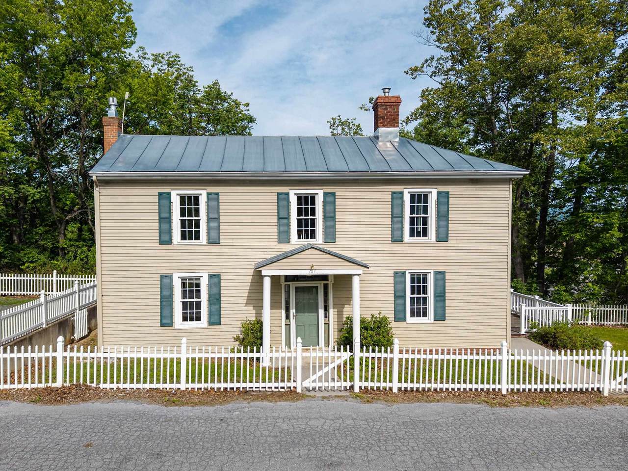 727 Main St - Photo 1