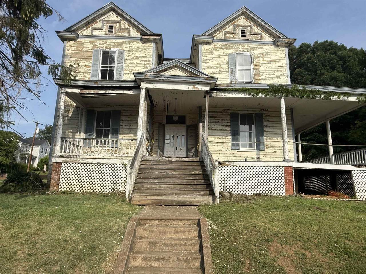 2374 Maple Ave - Photo 1