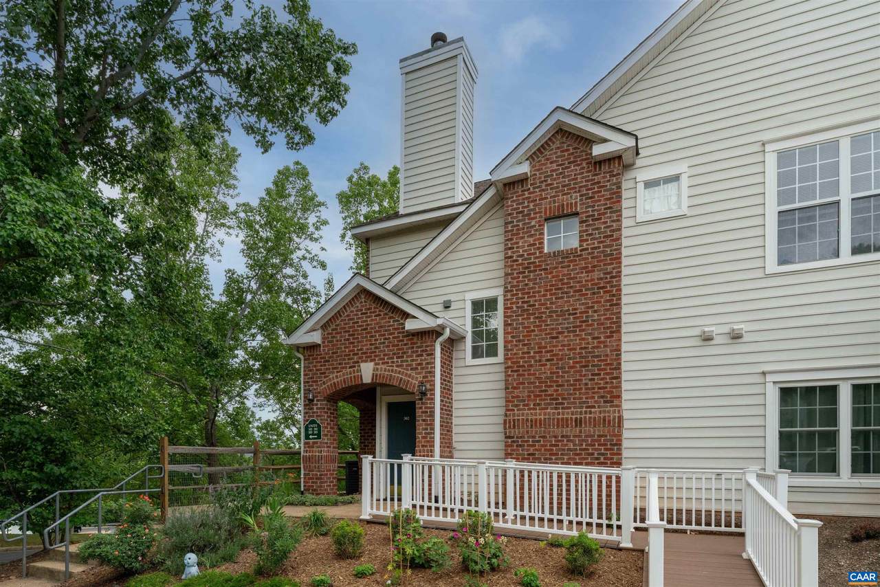 1055 Weybridge Ct - Photo 1