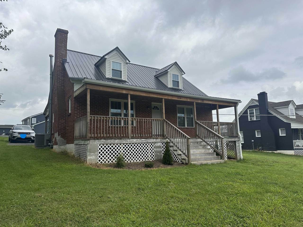 1810 Churchville Ave - Photo 1