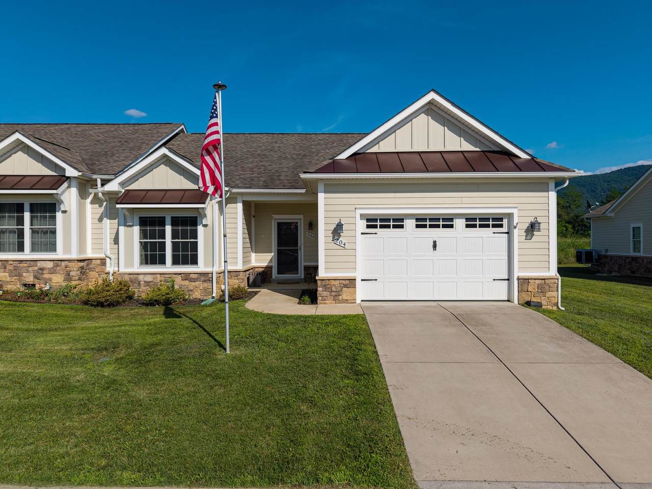 204 Grafton Ct - Photo 1