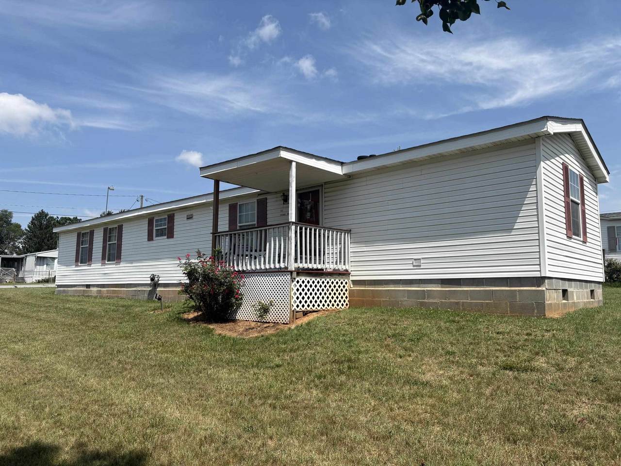 1701 Hopeman Pkwy - Photo 1
