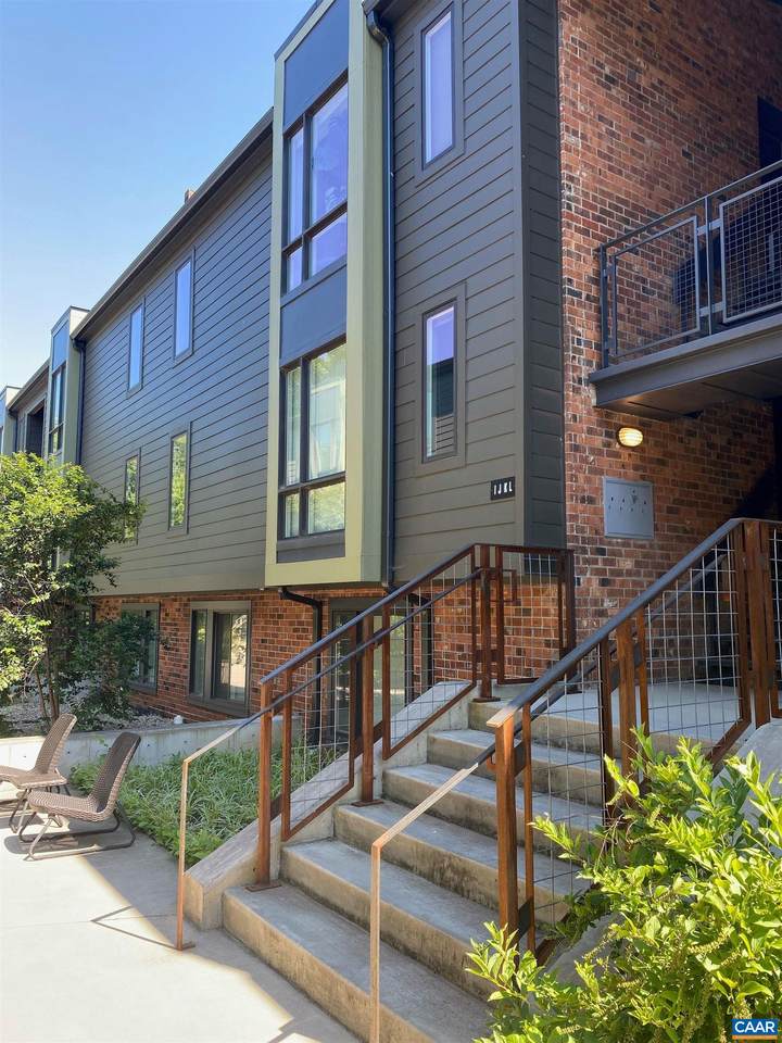 630 Park St - Photo 1