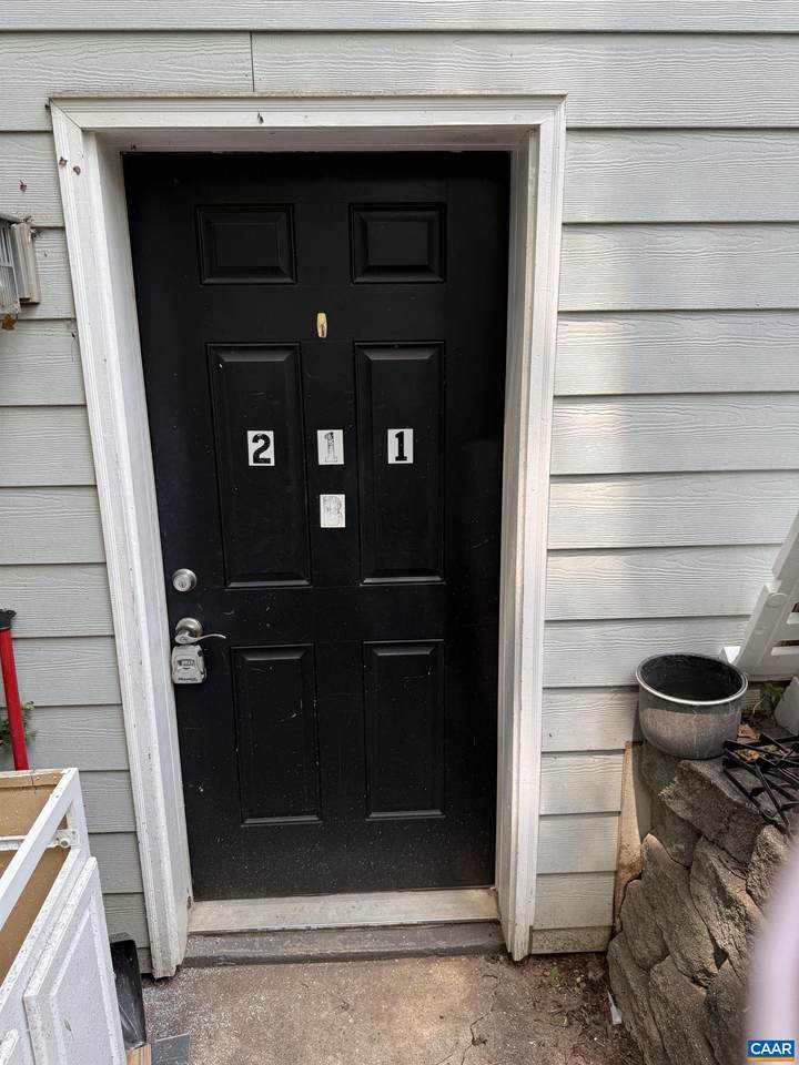 211 Shamrock Rd - Photo 1