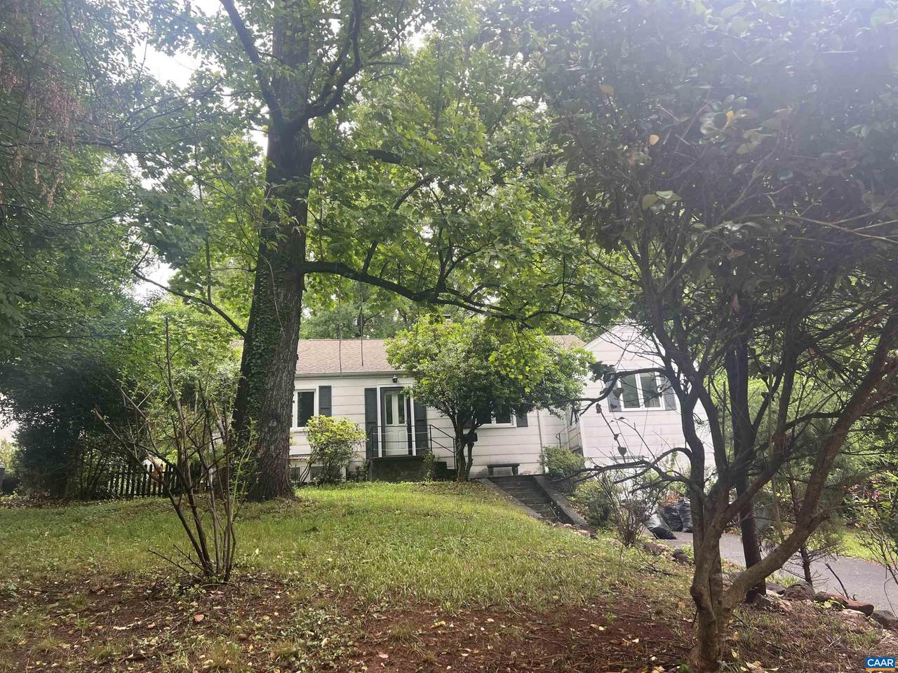 1429 Gentry Ln - Photo 1