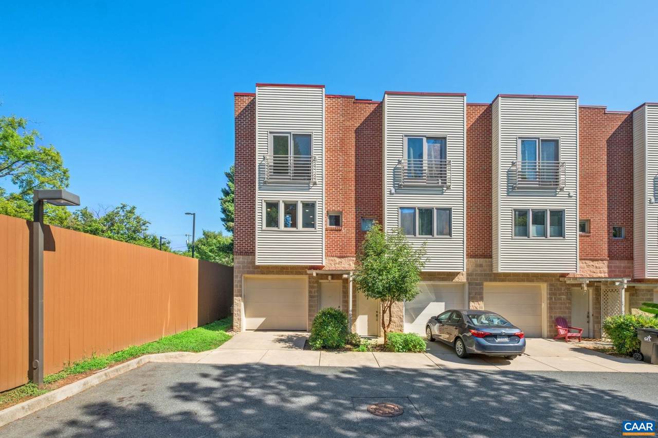 1013 Linden Ave - Photo 1