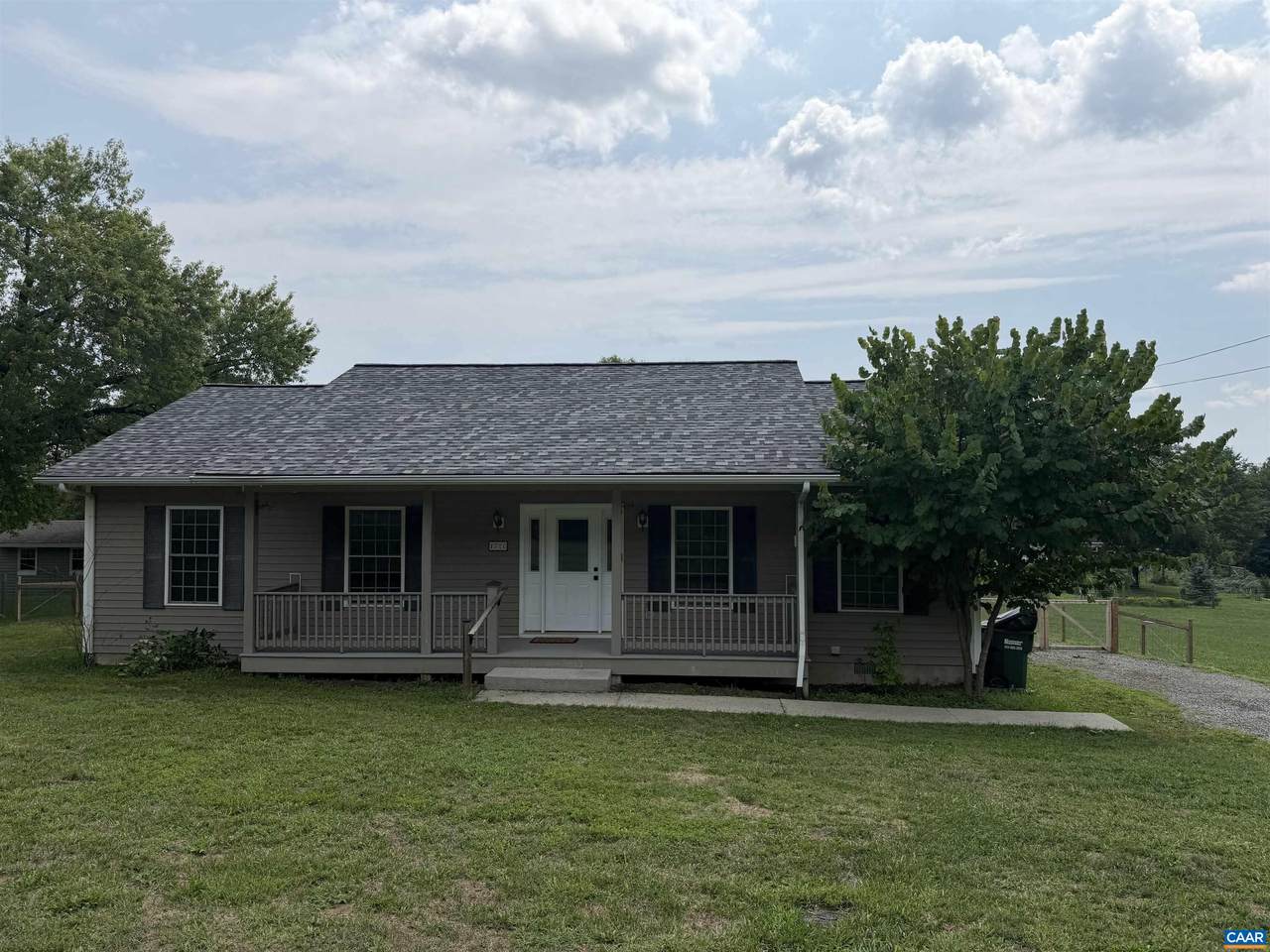 1720 Daybreak Ln - Photo 1