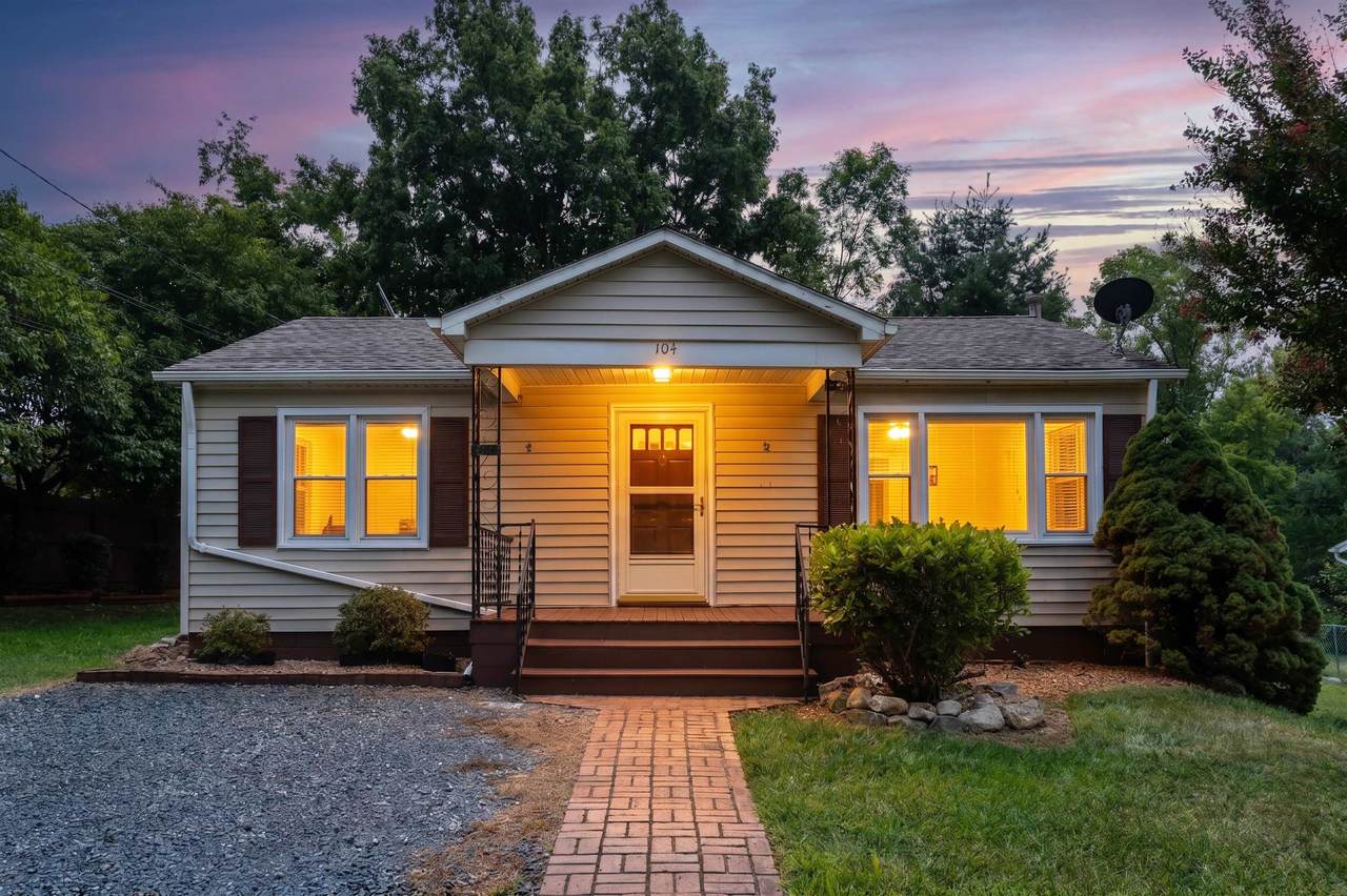 104 Baylor St - Photo 1