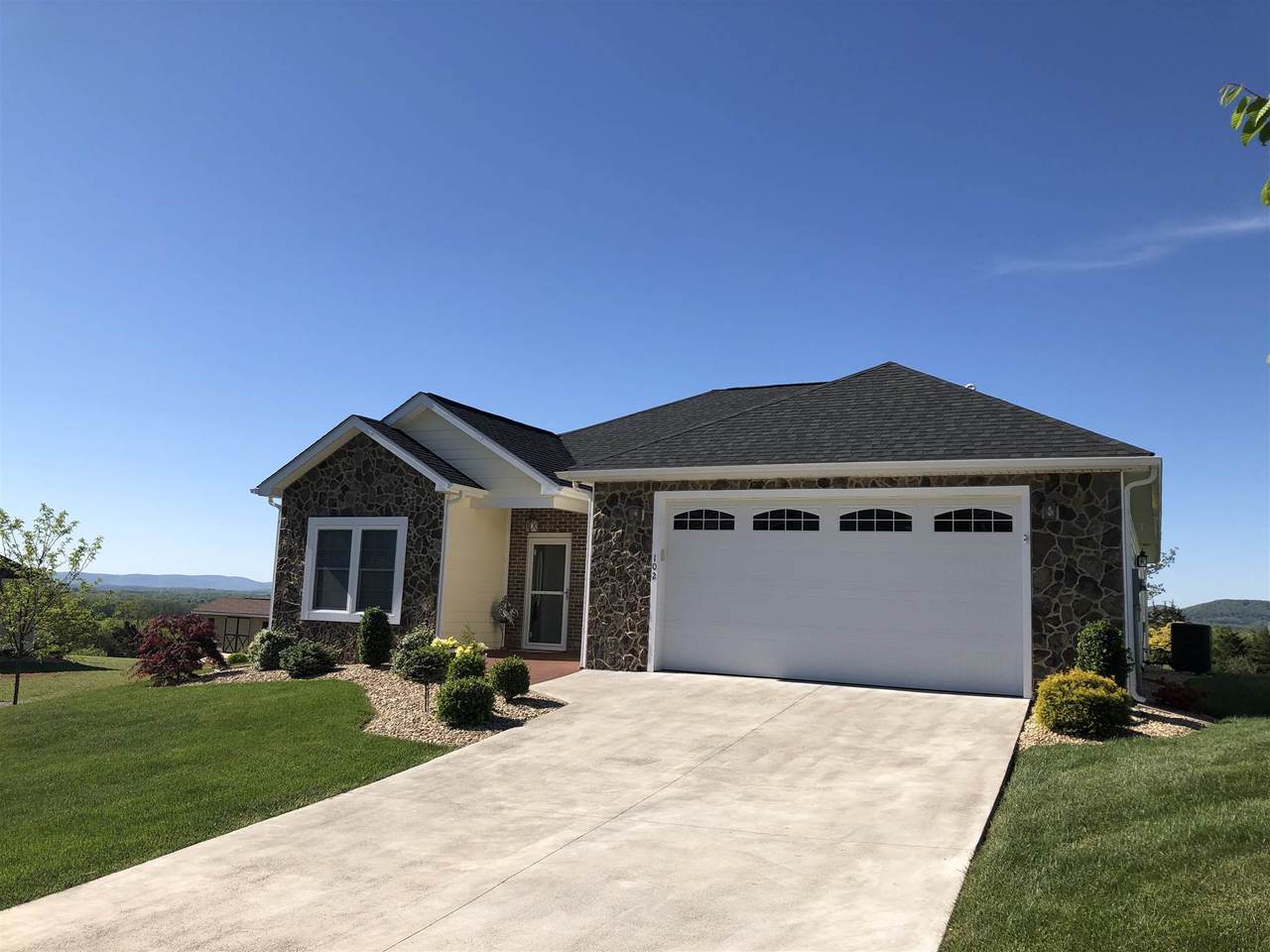 102 Beauregard Dr - Photo 1