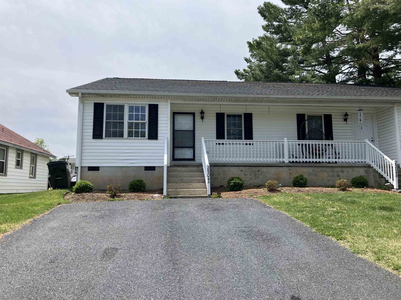 2504 Hickory St - Photo 1