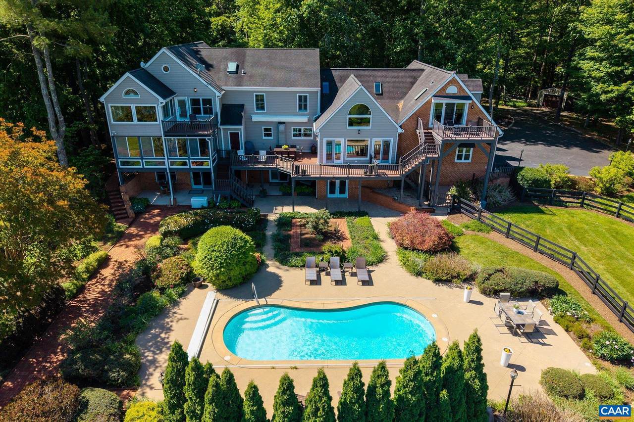 1141 Kingsway Rd - Photo 1
