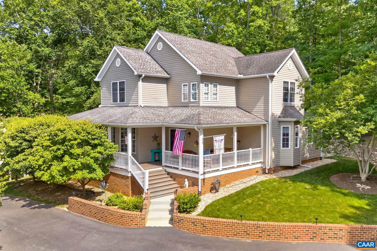 281 Jefferson Dr - Photo 1