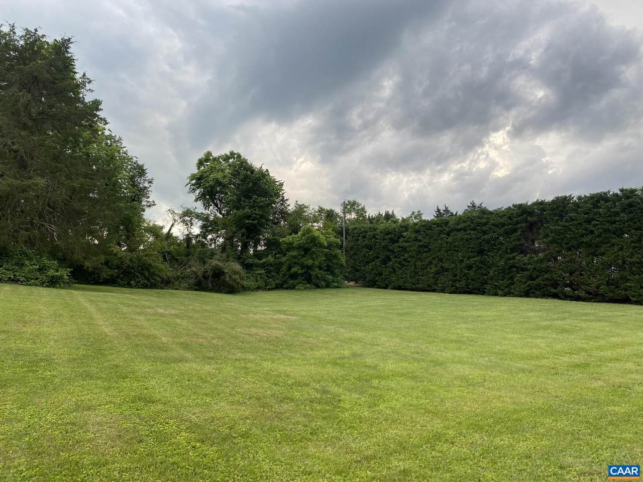 8 Old Orchard Rd - Photo 1
