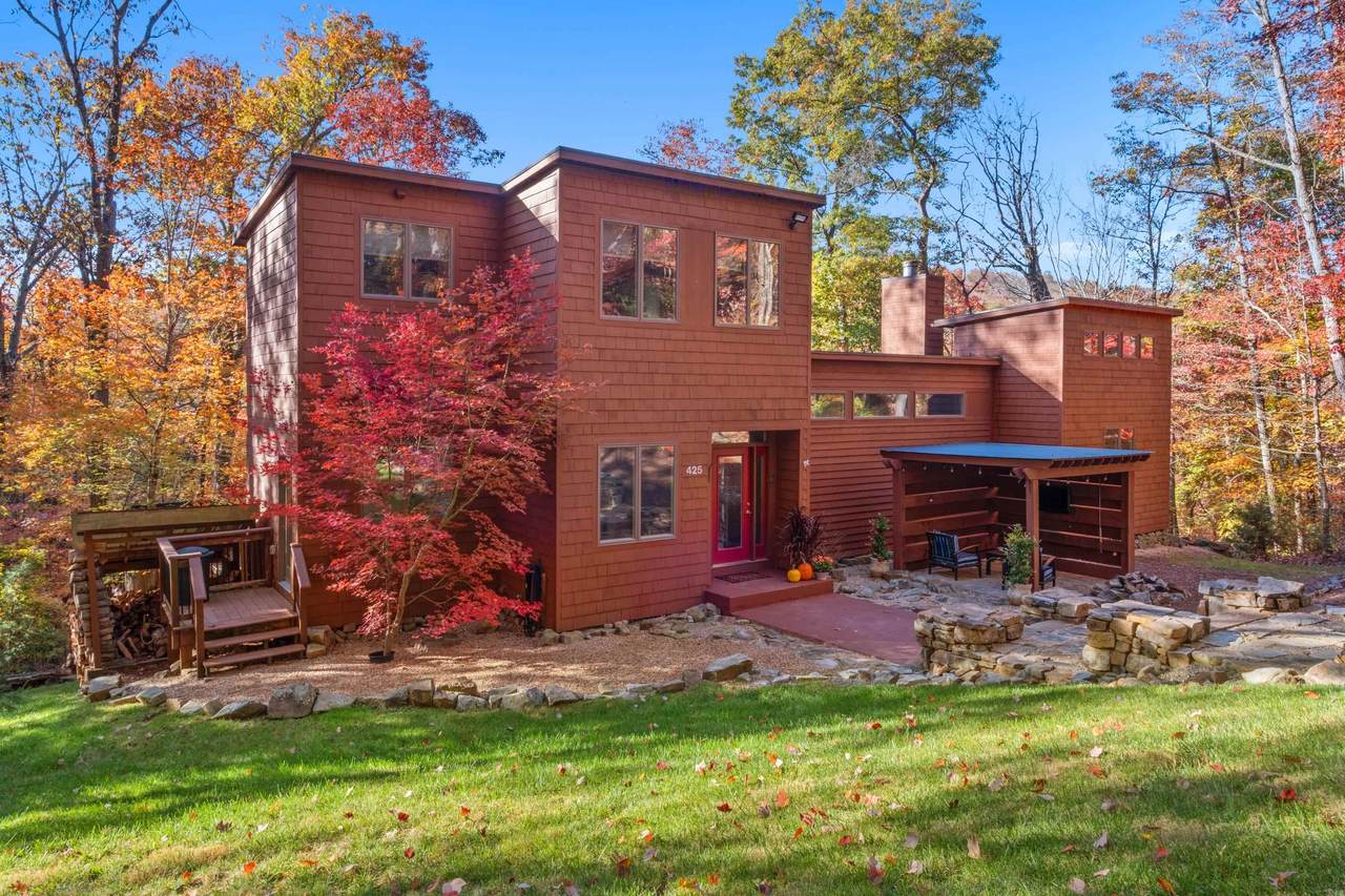 425 Breeze Way - Photo 1