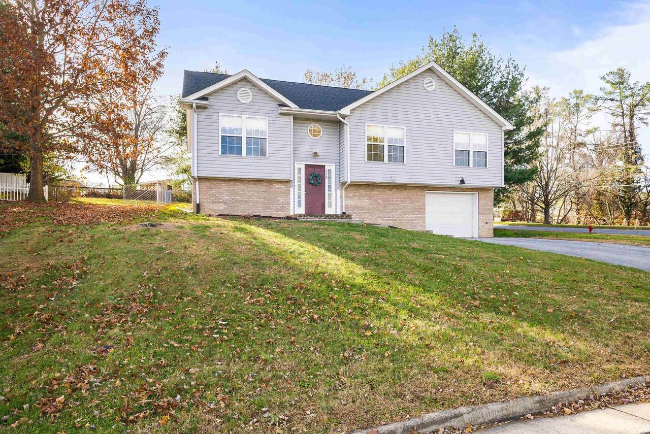 656 Edwardian Ln - Photo 1