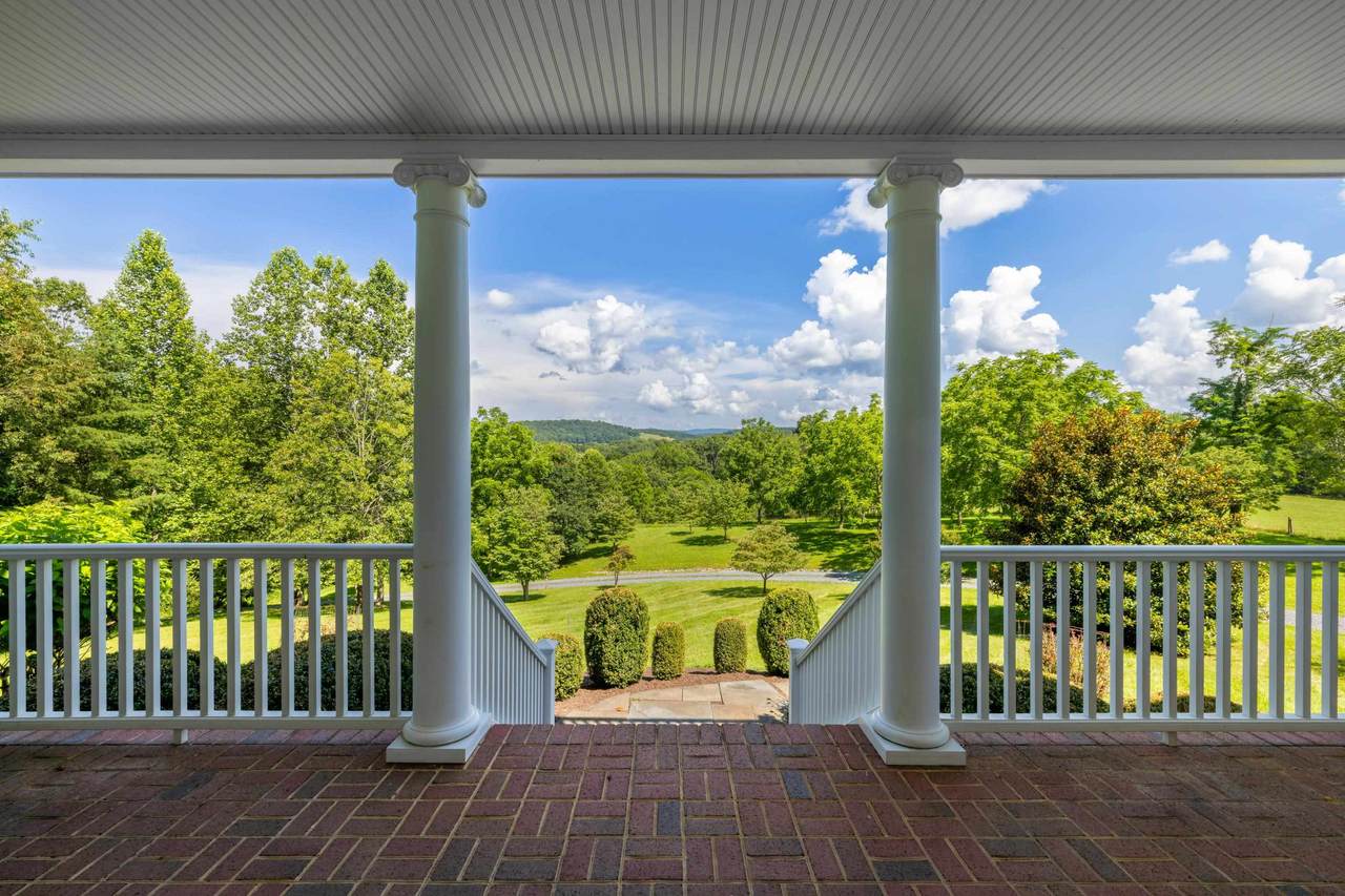 https://bt-photos.global.ssl.fastly.net/cville/1280_boomver_4_667178-2.jpg