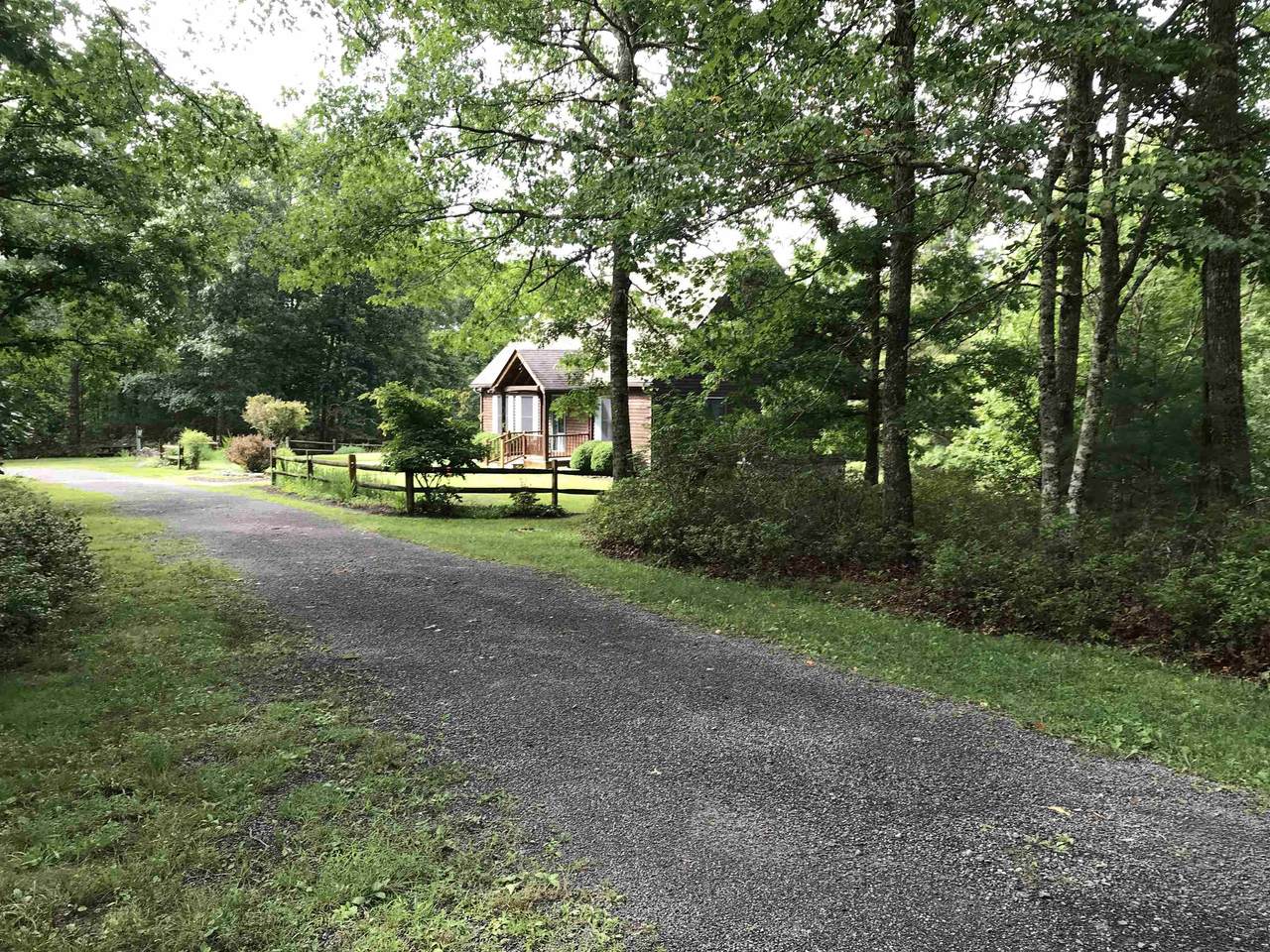 625 Hummingbird Ln - Photo 1