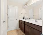 100 Vine St - Photo 18