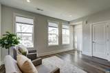 915 Salamander St - Photo 11
