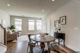 915 Salamander St - Photo 13