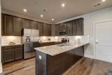 915 Salamander St - Photo 14