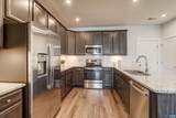 915 Salamander St - Photo 15