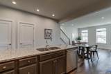 915 Salamander St - Photo 18