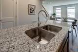 915 Salamander St - Photo 19