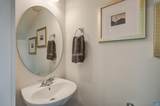 915 Salamander St - Photo 21