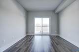 915 Salamander St - Photo 22