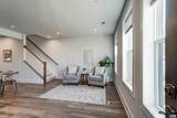 915 Salamander St - Photo 7