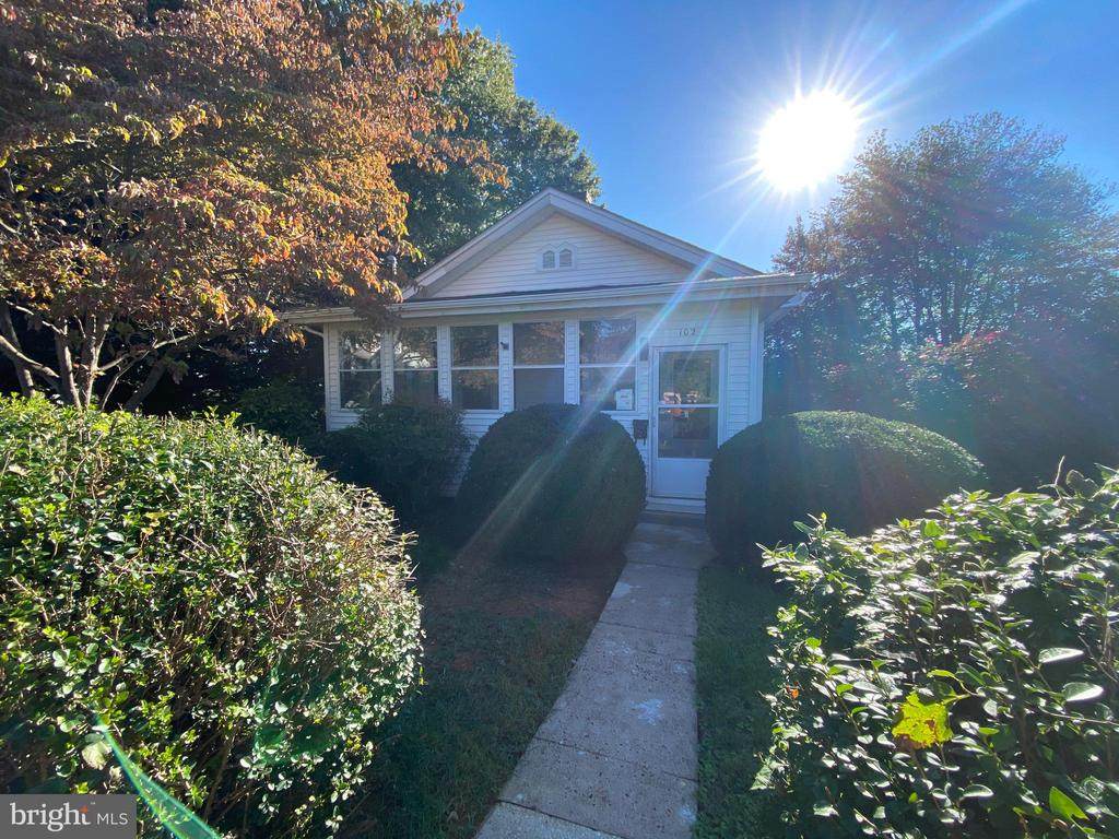 102 Glazier St - Photo 1