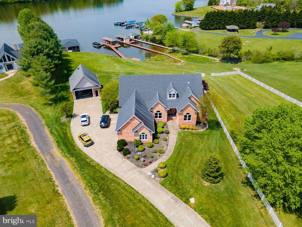 15805 Break Water Ct - Photo 1
