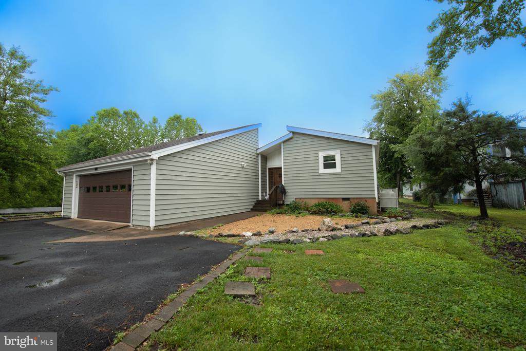 1903 Lakeview Pkwy - Photo 1