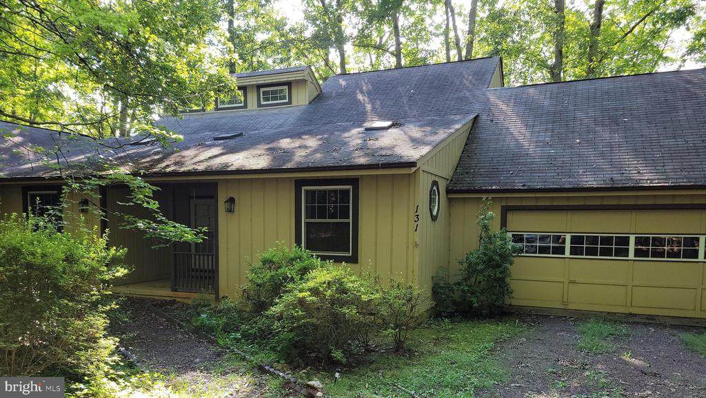 131 Larkspur Ln - Photo 1