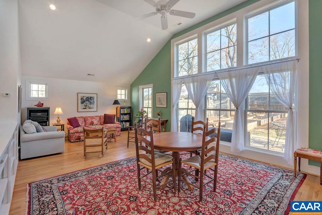 604 Locust Ave - Photo 1