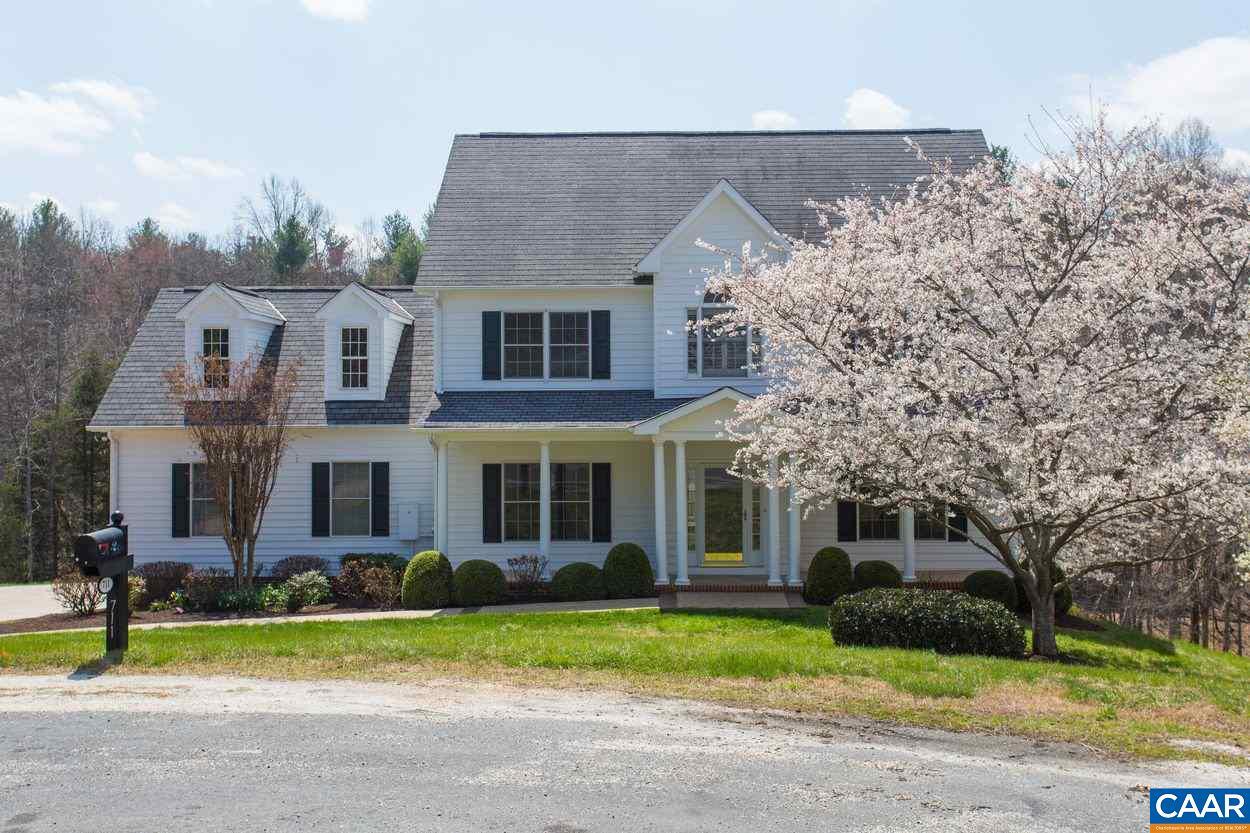 711 Martingale Ln - Photo 1