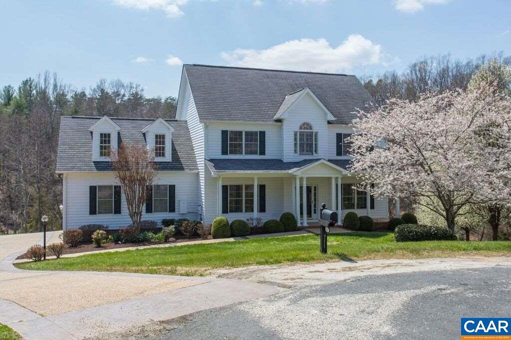 711 Martingale Ln - Photo 1