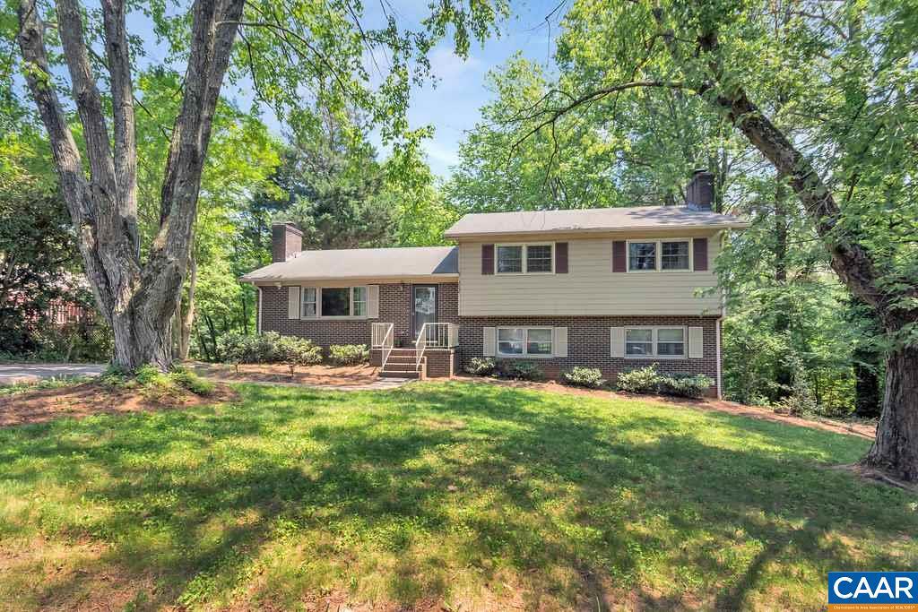 3006 Colonial Dr - Photo 1