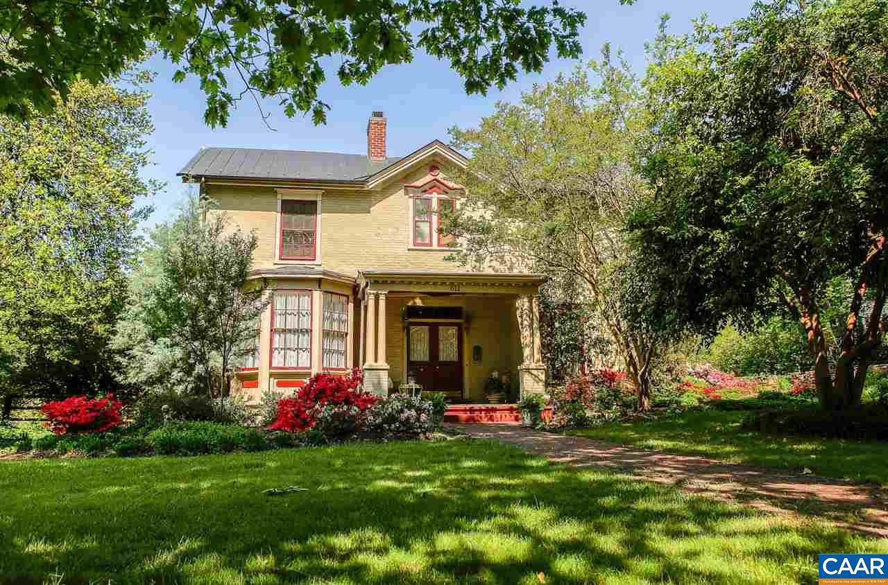 611 Park St - Photo 1