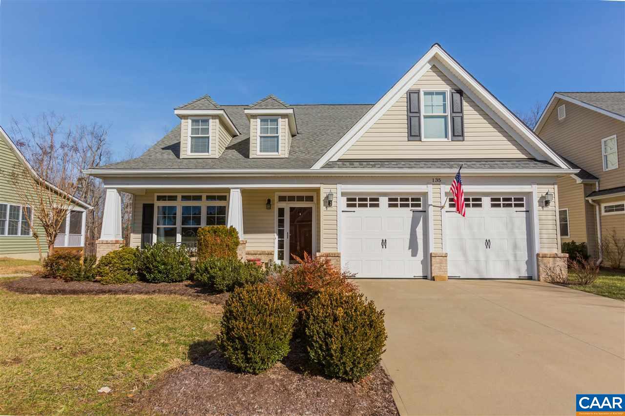 135 Tulip Dr - Photo 1